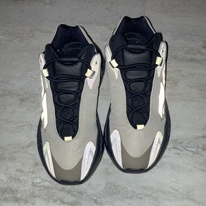 adidas yeezy boost 700